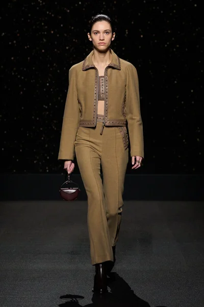 Look 37